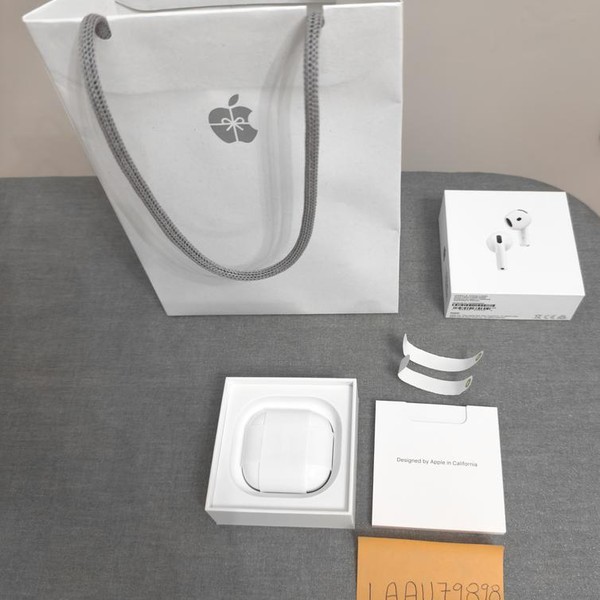 Apple AirPods 4th Gen - Active Noise Cancellation