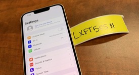 Mint
													Apple iPhone 13 - Xfinity, Pink, 128 GB, A2482, photo 1 of 7