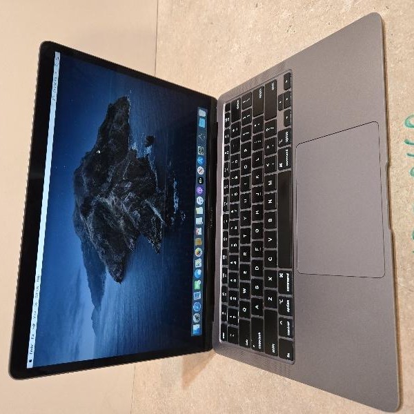 MacBook Air 2020 - 13 inch - 256 GB, Gray, 8 GB, Intel Core i5