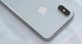 Mint
													Apple iPhone Xs - Unlocked, Silver, 256 GB, A1920, photo 4 of 6