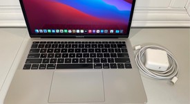 Good
													MacBook Air 2019 - 13" - I5, Silver, 256 GB, 16 GB, photo 4 of 11