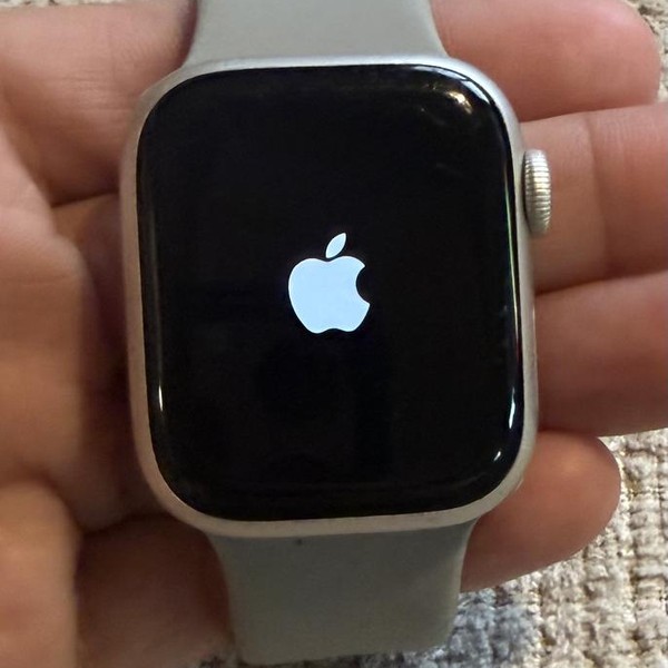 Apple Watch Series 7 41mm - Unlocked, Starlight, A2475 - Cellular, Aluminum
