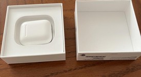 Used
													Apple AirPods 2nd Gen - Lightning Case, photo 5 of 6