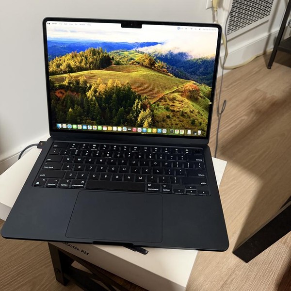 MacBook Air 2022 (M2) - 13 inch - 256 GB, Midnight, 8 GB, Apple M2