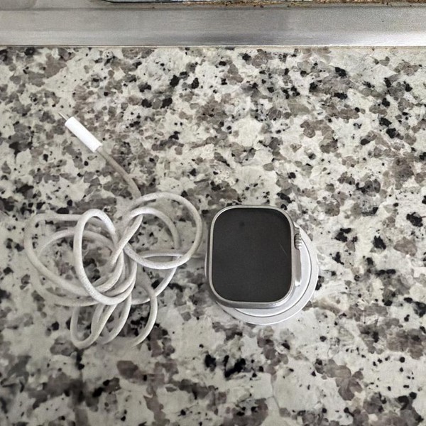 Apple Watch Ultra 49mm - Unlocked, Titanium, A2622