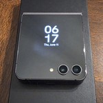 Fair Samsung Galaxy Z Flip5 - Unlocked, 256 GB, Graphite, 8 GB, SM-F731U1