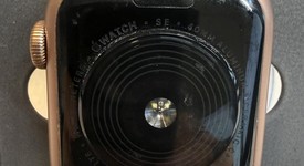 Good
													Apple Watch SE 1st Gen 40mm - Unlocked, Gold, A2353 - Cellular, Aluminum, photo 5 of 8