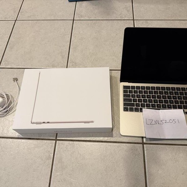 MacBook Air 2024 (M3) - 13 inch - 256 GB, Starlight, 16 GB, Apple M3, 8-core GPU