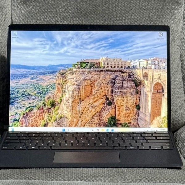 Microsoft Surface Pro 9 - Wi-Fi, 256 GB, Graphite, 16 GB, Intel Core i5, Wi-Fi