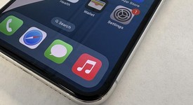 Mint
													Apple iPhone Xs - Unlocked, Silver, 64 GB, A1920, photo 3 of 17