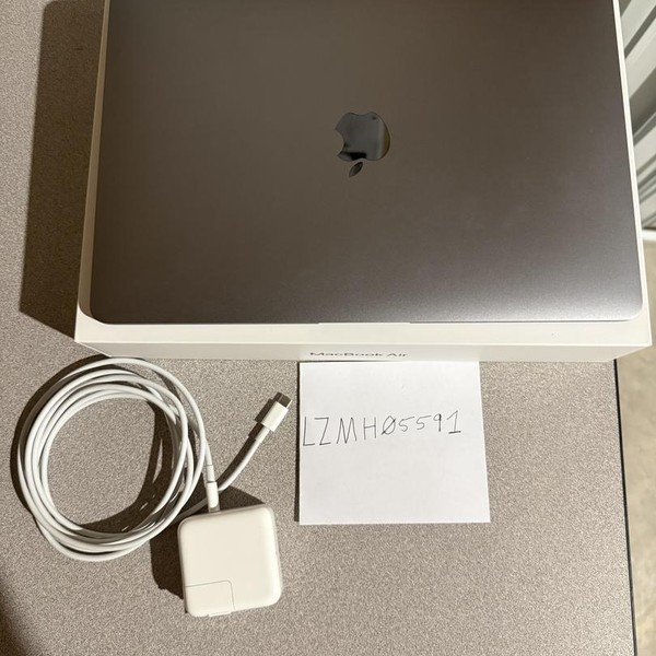 MacBook Air 2020 - 13 inch - 256 GB, Gray, 8 GB, Intel Core i3