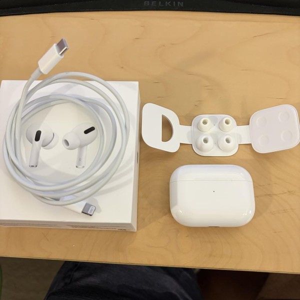 Apple AirPods Pro - Wireless Case
