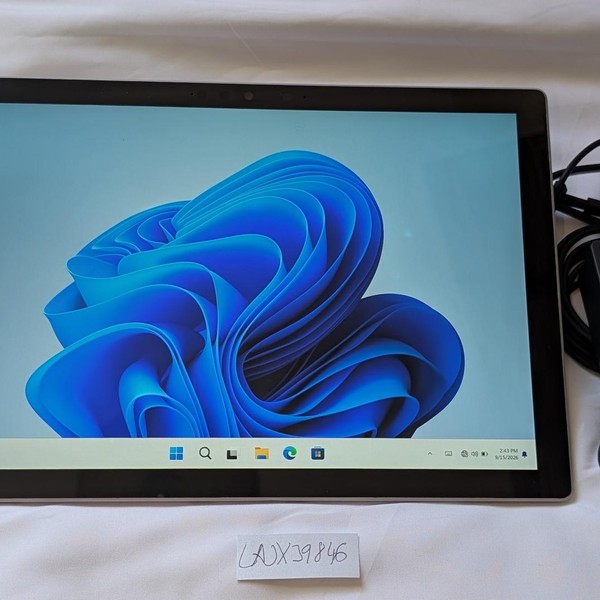 Microsoft Surface Pro 7 Plus - 128 GB, Platinum, 8 GB, Intel Core i5, Wi-Fi