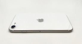 Fair
													Apple iPhone SE 2nd Gen 2020 - AT&T, White, 128 GB, A2275, photo 2 of 6