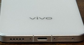Mint
													Vivo X200 Ultra - Unlocked Non-US, Silver, 512 GB, 16 GB, photo 4 of 9