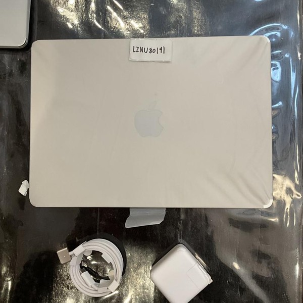 MacBook Air 2025 (M4) - 13 inch - 256 GB, Starlight, 16 GB, Apple M4