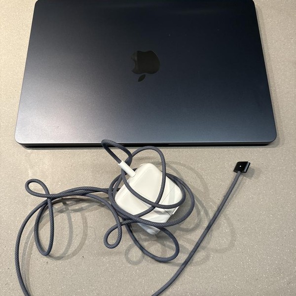 MacBook Air 2022 (M2) - 13 inch - 256 GB, Midnight, 8 GB, Apple M2