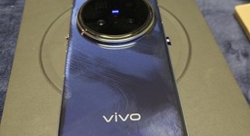 Good
													Vivo X200 Pro - Unlocked Non-US, Blue, 256 GB, 12 GB, photo 3 of 15