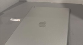 Good
													Apple iPad 9th Gen - Wi-Fi, Silver, 64 GB, A2602, photo 4 of 5