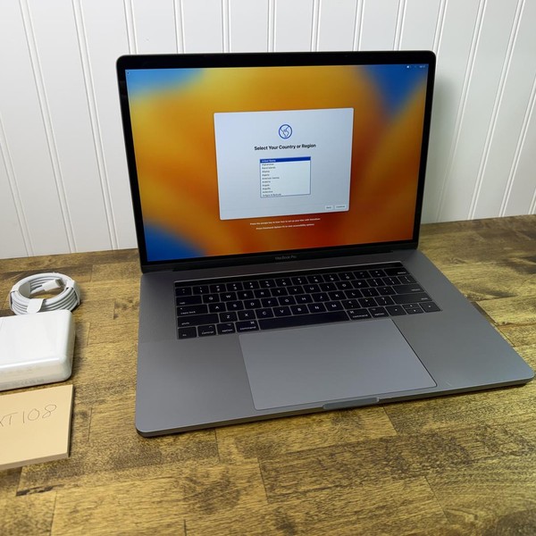 MacBook Pro 2017 (With Touch Bar) - 15 inch - I7, Gray, 512 GB, 16 GB