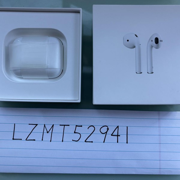 Apple AirPods 2nd Gen - Lightning Case