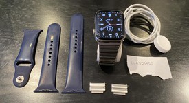 Good
													Apple Watch Series 4 44mm - Unlocked, Silver, A1976 - Cellular, Stainless, photo 1 of 4