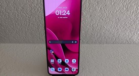 Mint
													Motorola Razr Ultra (2025) - T-Mobile, PANTONE Cabaret, 512 GB, 16 GB, photo 3 of 10