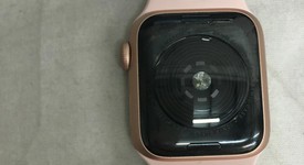 Mint
													Apple Watch SE 1st Gen 40mm - Unlocked, Gold, A2353 - Cellular, Aluminum, photo 5 of 6