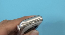 Good
													Apple Watch SE 2nd Gen 40mm - Unlocked, Starlight, A2726 - Cellular, Aluminum, photo 3 of 6