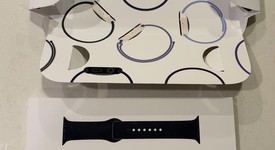 Mint
													Apple Watch SE 3rd Gen 44mm - Unlocked, Midnight, A3328 - Cellular, photo 4 of 11