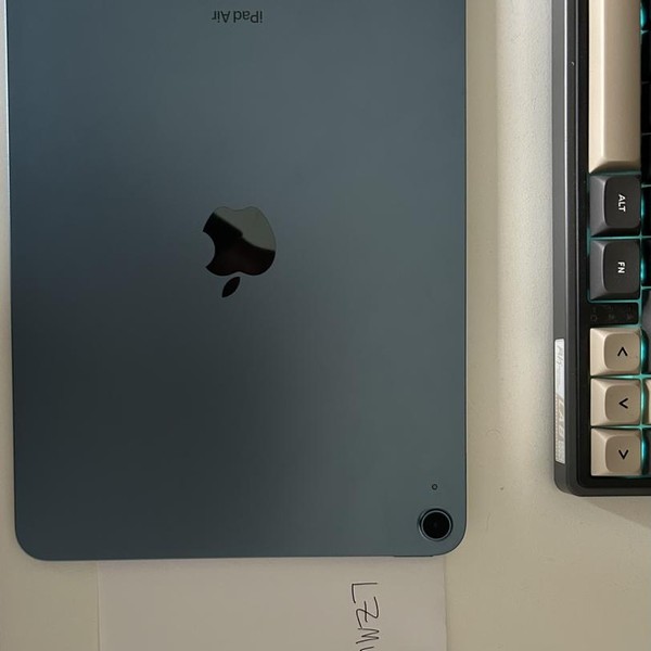 Apple iPad Air 5th Gen - Wi-Fi, 64 GB, Blue, A2588