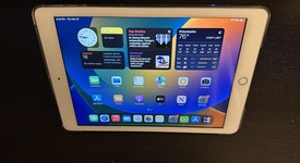 Mint
													Apple iPad 5th Gen - Wi-Fi, Gold, 32 GB, A1822, photo 4 of 11