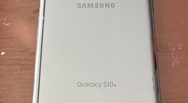 Mint
													Samsung Galaxy S10e - AT&T, Black, 128 GB, 6 GB, SM-G970U, photo 5 of 10
