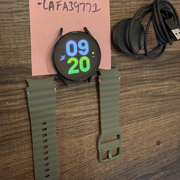 Samsung Galaxy Watch5 - Unlocked, Graphite, 44mm