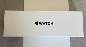 New
													Apple Watch SE 2nd Gen 40mm - Midnight, A2722 - GPS, Aluminum, photo 3 of 4