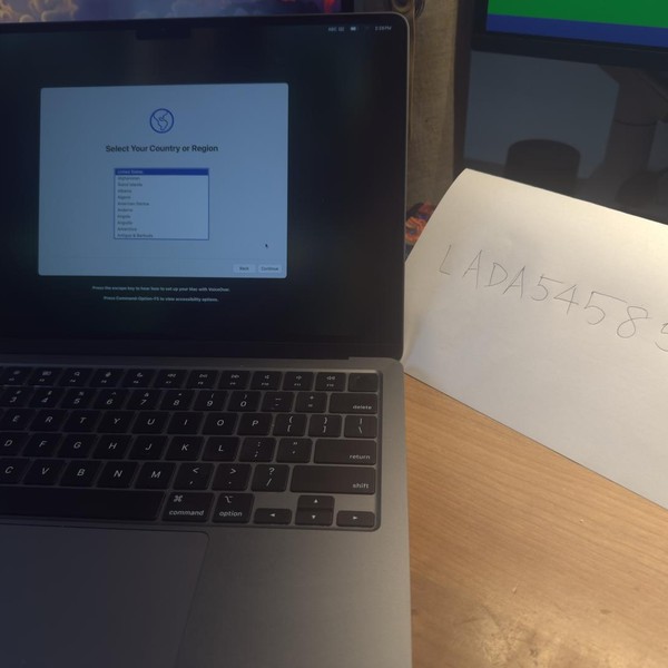 MacBook Air 2022 (M2) - 13 inch - 512 GB, Gray, 8 GB, Apple M2