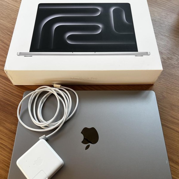 MacBook Pro 2021 - 14 inch - 1 TB, Gray, 16 GB, Apple M1 Pro 10-core