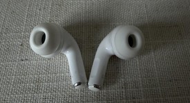 Used
													Apple AirPods Pro 2 - Lightning, photo 2 of 6