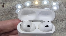 Used
													Apple AirPods Pro 2 - Lightning, photo 4 of 8