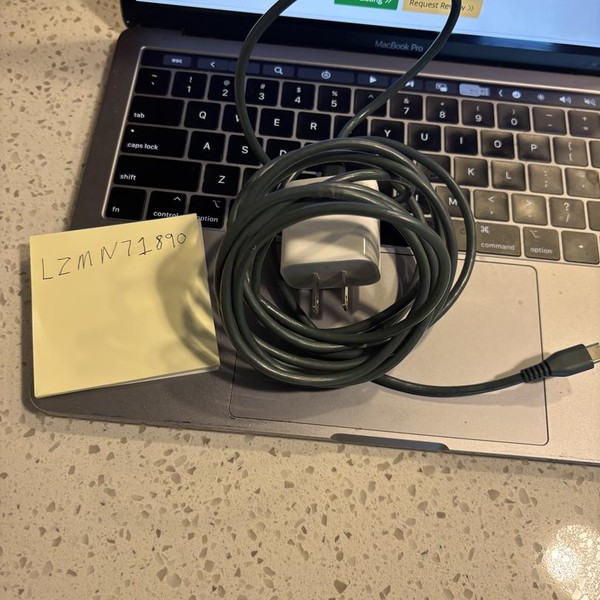 MacBook Pro 2019 - 13 inch - 128 GB, Gray, 8 GB, Intel Core i5