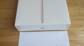 New
													Apple iPad 8th Gen - Wi-Fi, Gold, 128 GB, A2270, photo 3 of 5