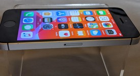 Fair
													Apple iPhone SE 1st Gen 2016 - T-Mobile, Grey, 16 GB, A1662, photo 2 of 6