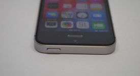 Mint
													Apple iPhone SE 1st Gen 2016 - Unlocked, Grey, 128 GB, A1662, photo 5 of 11