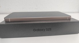 Mint
													Samsung Galaxy S25 - Unlocked Non-US, Pinkgold, 512 GB, SM-S931N, photo 4 of 9