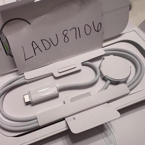 Apple Watch Series 10 46mm - Unlocked, Natural, A3003 - Cellular, Titanium