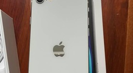 Good
													Apple iPhone SE 2nd Gen 2020 - Unlocked, White, 64 GB, A2275, photo 2 of 4