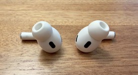 Used
													Apple AirPods Pro 2 - Lightning, photo 5 of 11