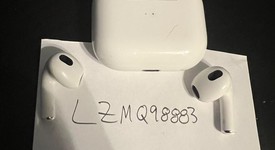 Used
													Apple AirPods 3rd Gen - MagSafe Case, photo 4 of 5