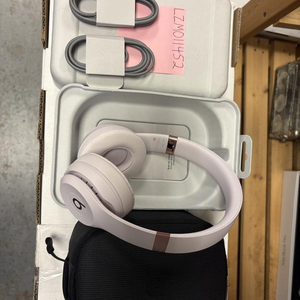 Beats Solo 4 - Pink