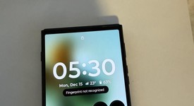 Good
													Motorola Razr Ultra (2025) - Unlocked, PANTONE Scarab, 1 TB, 16 GB, photo 4 of 5